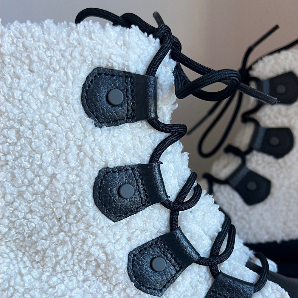 Sorel Black and Cream Women’s EUR 39.5 USA 8.5 Sherpa Boots - Picture 9 of 14